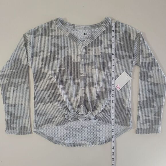 SO Gray Camo Button-Front Brushed Waffle-knit Pullover Top - Picture 4 of 11